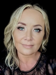 Nina Shannon Headshot